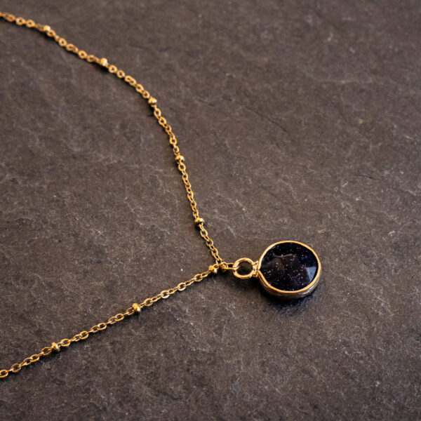 Collier Blue sand stone