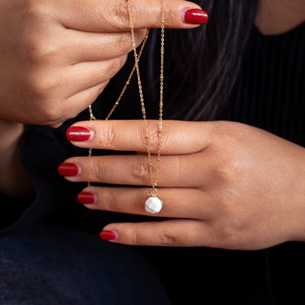 Collier Howlite