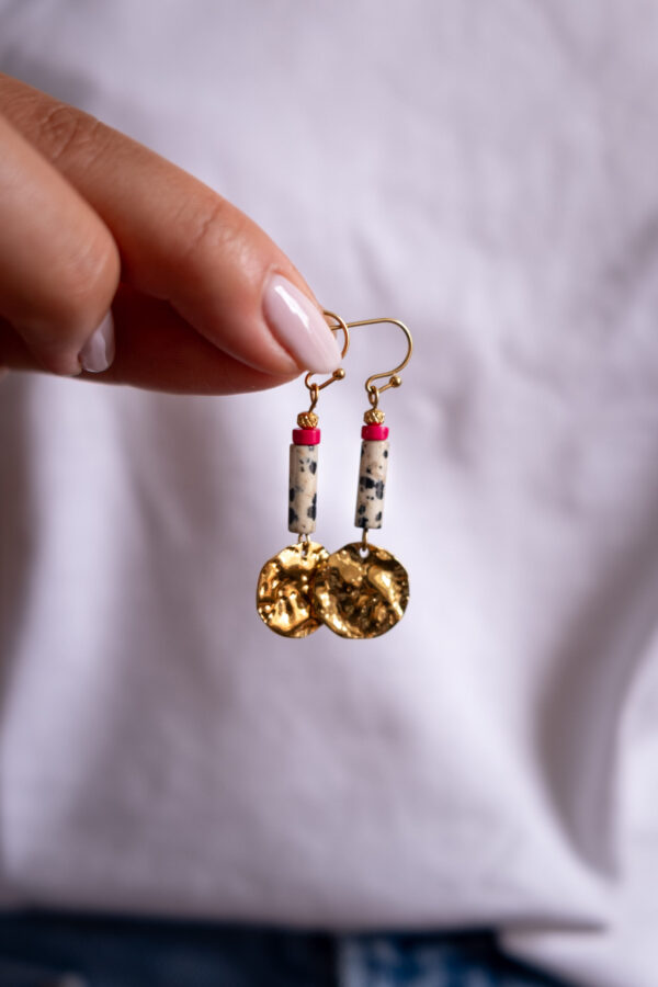 Boucles d'oreilles jaspe dalmatien fuchsia sequin