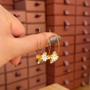 Créoles fleur nacre