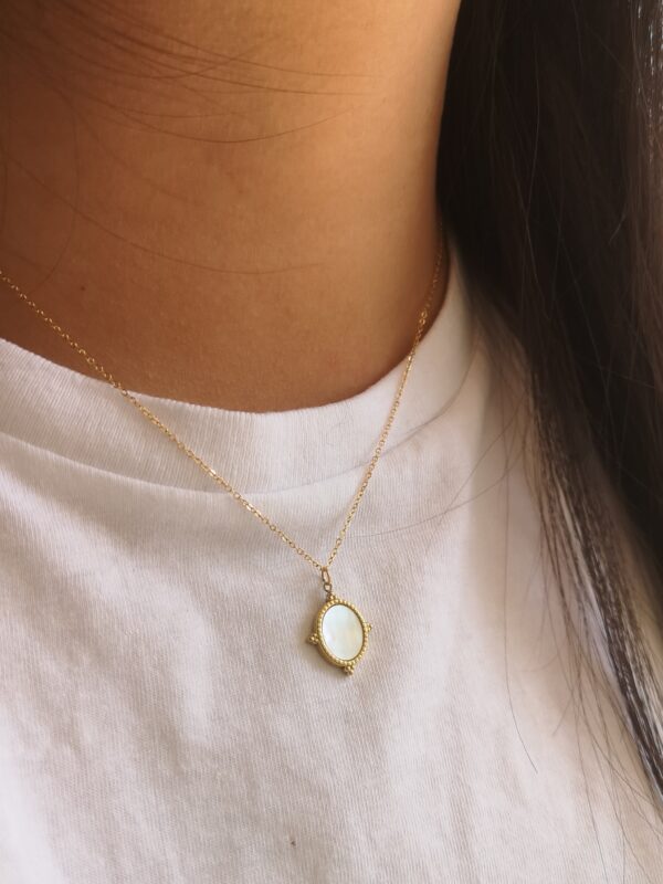 Collier pendentif nacre